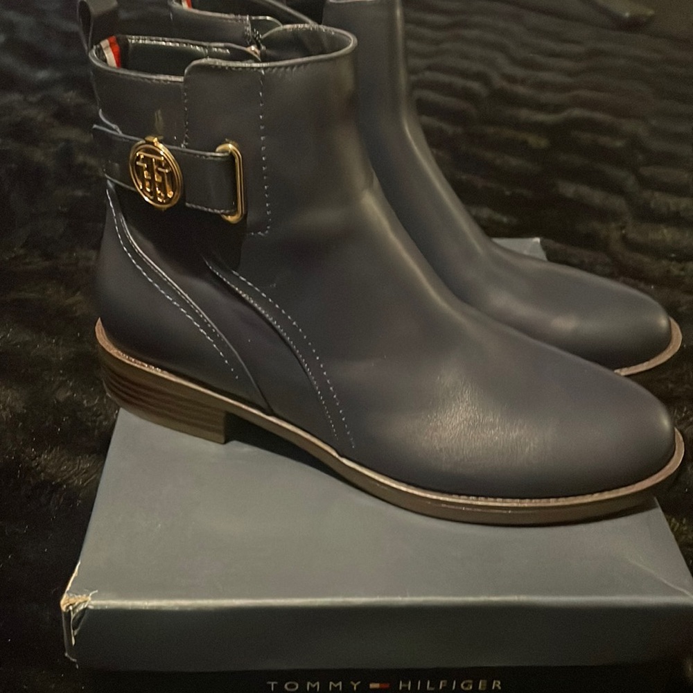 Tommy Hilfiger Dark Blue with Gold Size 10 Ankle Boots! NEW with Tags & Box!